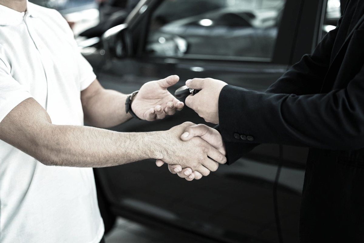 Autóvásárlás stresszmentesen A hiteltől az okmányirodáig minden papírmunkát átvállalok. Neked már csak az új slusszkulcsot kell átvenned!